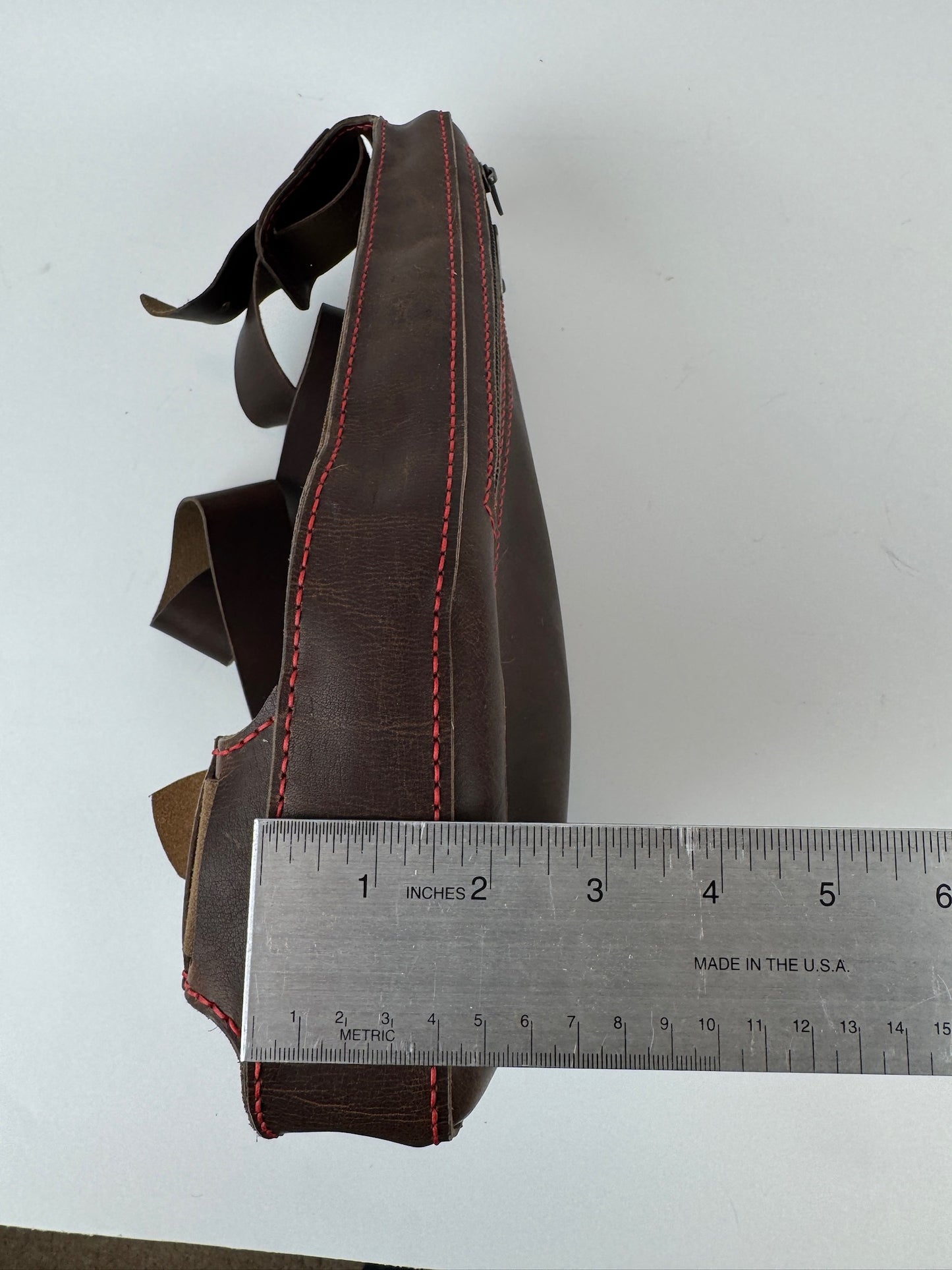 Tennessee sling bag - Horween Leather and Hand-Stitched Red Thread