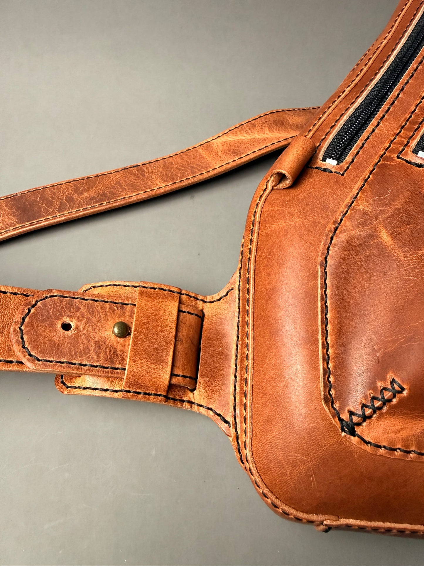 Tennessee sling bag - Horween Leather and Hand-Stitched