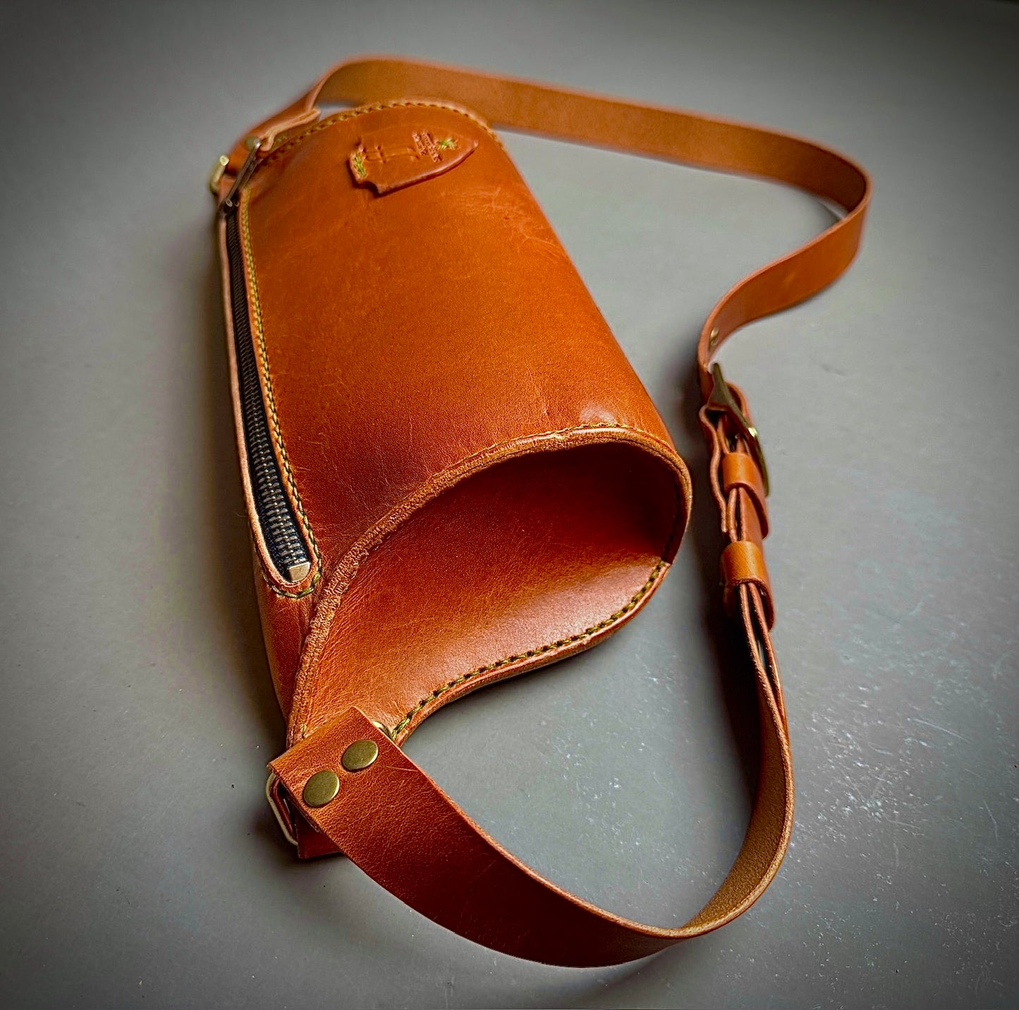 Curved Sling bag - Horween English Tan Dublin