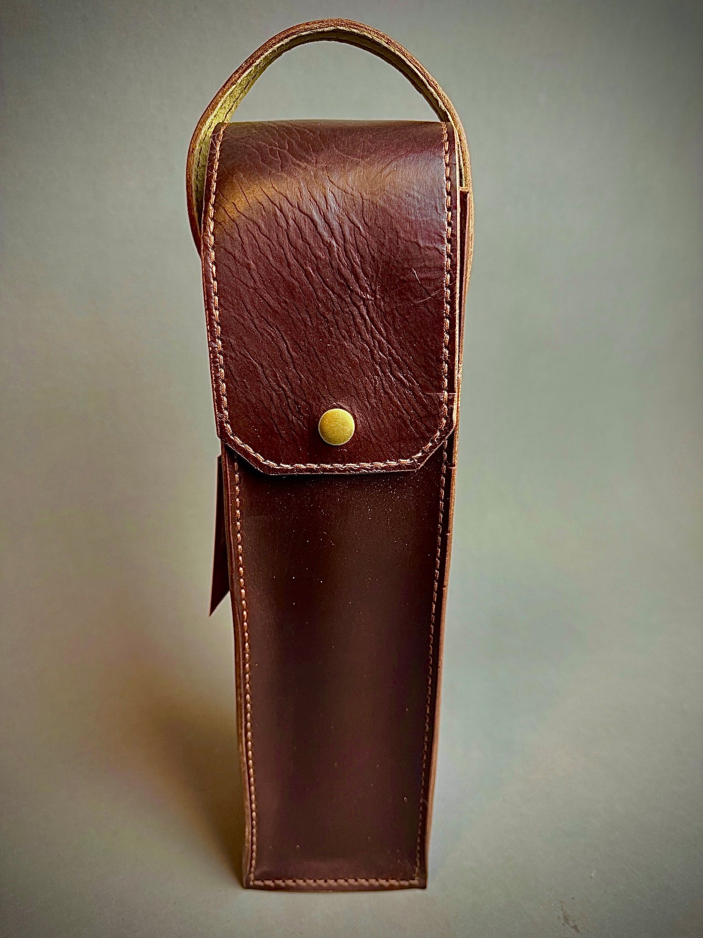 Handmade Leather Wine Tote, single-bottle, scotch tote, Horween leather, hand stitched