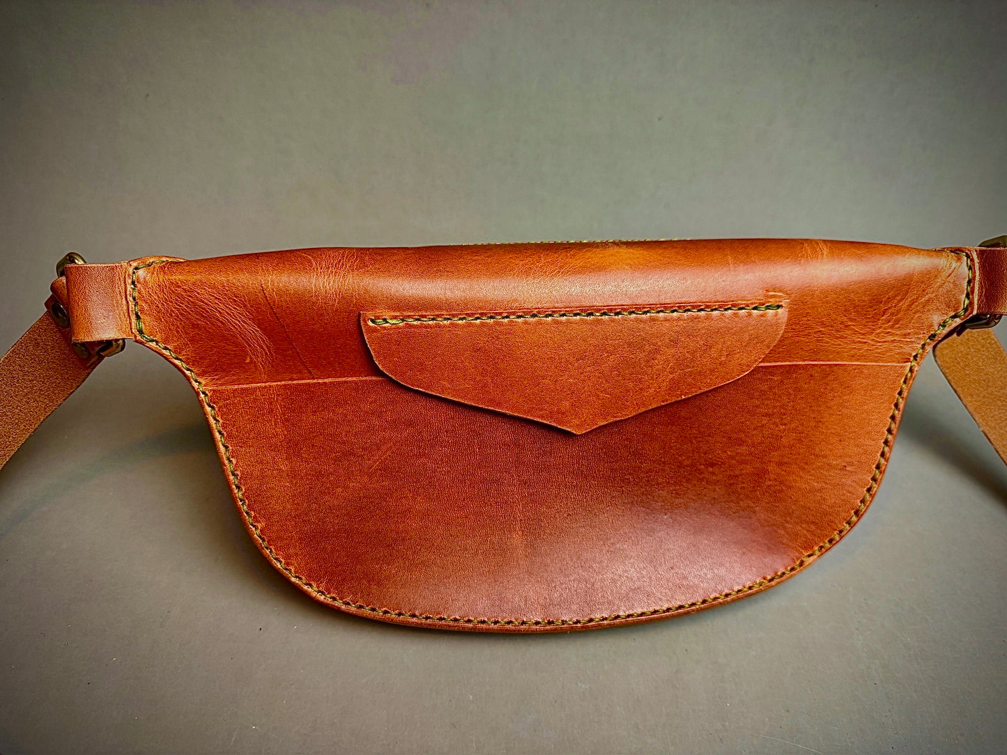 Curved Sling bag - Horween English Tan Dublin