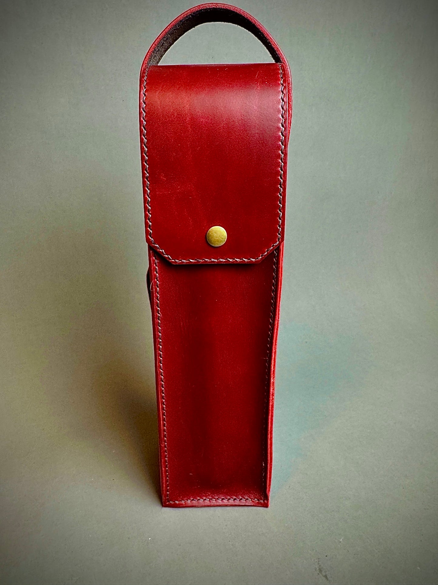 Handmade Leather Wine Tote, single-bottle, scotch tote, Horween leather, hand stitched