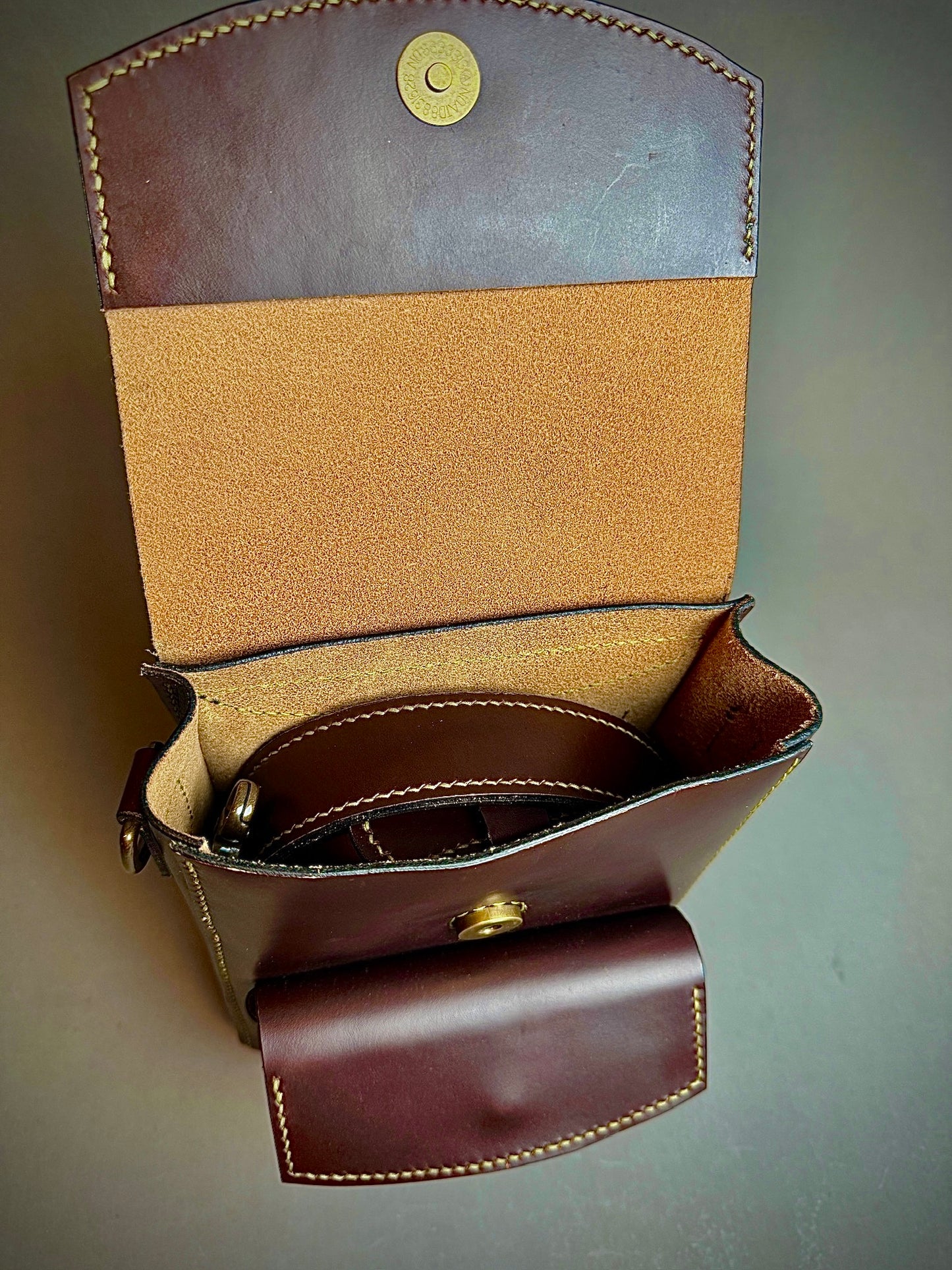Multi-Pocket crossbody bag - Horween leather