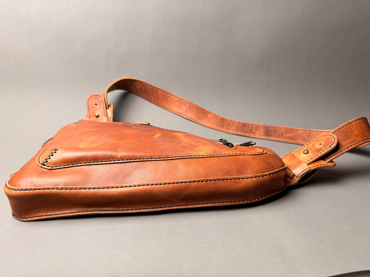 Tennessee sling bag - Horween Leather and Hand-Stitched